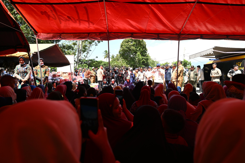 Presiden Prabowo Subianto mengunjungi para korban bencana banjir yang terjadi di Aceh dan Sumatera (Ashar/Foto: BiroSetpres/SinPo.id)