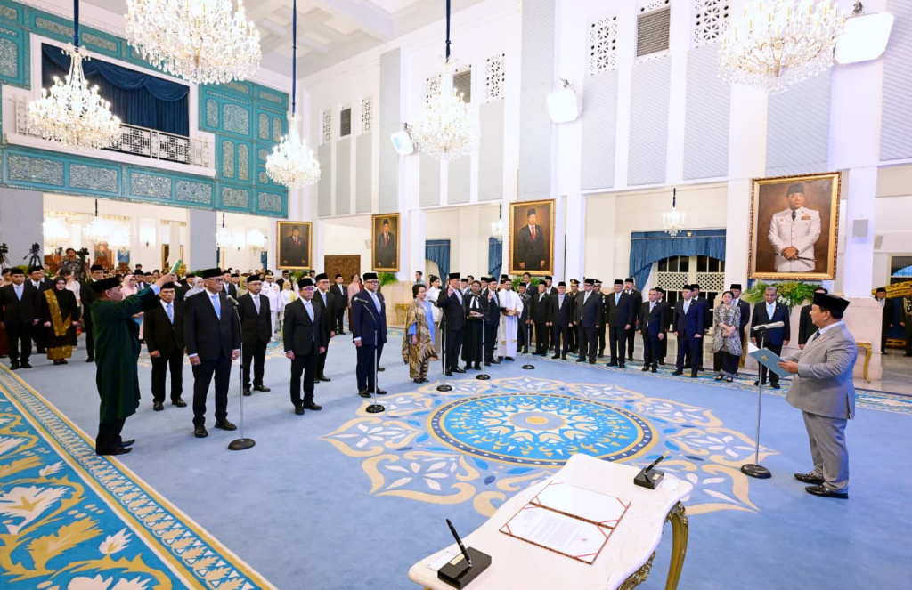 Presiden Prabowo resmi melantik DK LPS di Istana Negara (Ashar/SinPo.id)