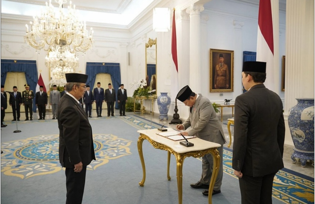 Presiden Prabowo Subianto resmi melantik Komisi Percepatan Reformasi Kepolisian di Istana Negara (Ashar/Foto:BiroSetpres/SinPo.id)