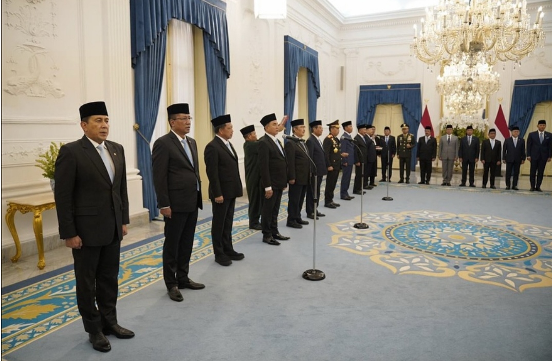 Presiden Prabowo Subianto resmi melantik Komisi Percepatan Reformasi Kepolisian di Istana Negara (Ashar/Foto:BiroSetpres/SinPo.id)