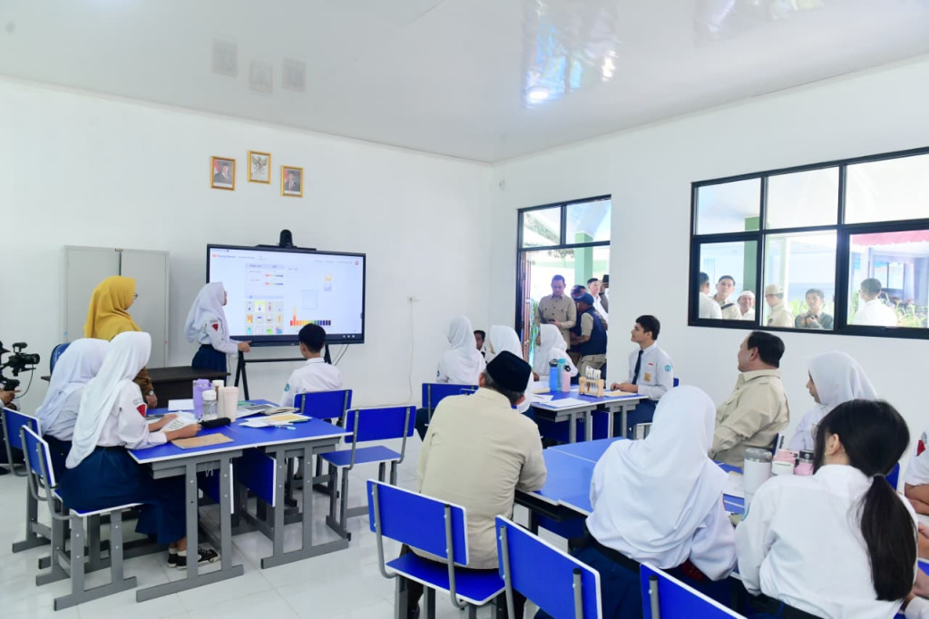 Presiden Prabowo Subianto meluncurkan digitalisasi pembelajaran (Ashar/Foto: BiroSetpres/SinPo.id)