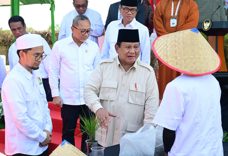 Presiden Prabowo Subianto meluncurkan Gerina (Gerakan Indonesia Menanam) di Banyuasin, Sumatera Selatan (Ashar/Foto:Muchlis Jr Biro Setpres/SinPo.id)