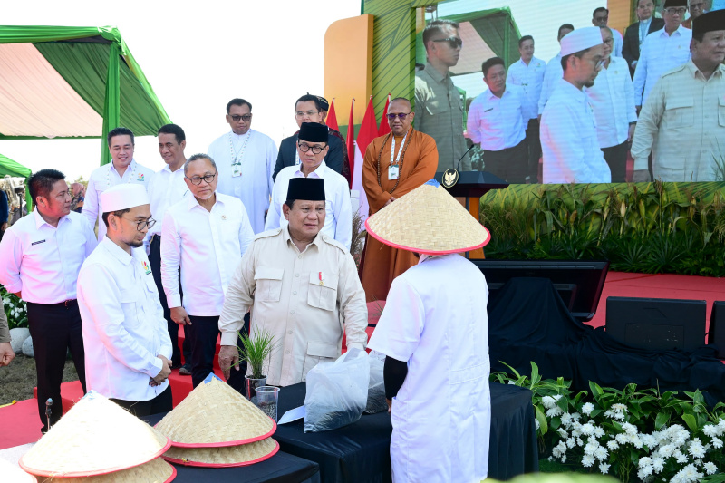 Presiden Prabowo Subianto meluncurkan Gerina (Gerakan Indonesia Menanam) di Banyuasin, Sumatera Selatan (Ashar/Foto:Muchlis Jr Biro Setpres/SinPo.id)