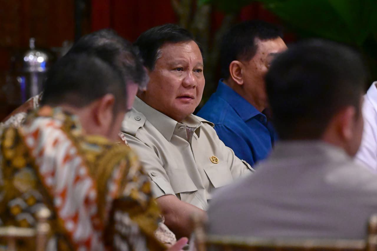 Presiden Prabowo Subianto memanggil sejumlah menteri untuk membahas Makan Bergizi Gratis,Ketahanan Pangan dan Energi (Ashar/Foto: BiroSetpres/SinPo.id)