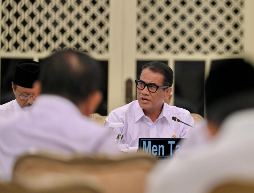 Presiden Prabowo Subianto Pimpin sidang Sidang Kabinet Paripurna membahas percepatan pemulihan bencana di Aceh dan Sumatera (Ashar/Foto: BiroSetpres/SinPo.id)