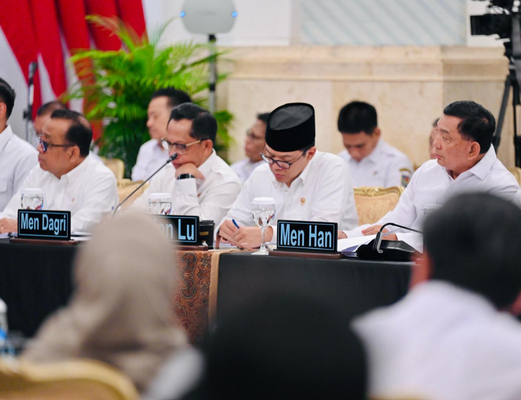 Presiden Prabowo Subianto Pimpin sidang Sidang Kabinet Paripurna membahas percepatan pemulihan bencana di Aceh dan Sumatera (Ashar/Foto: BiroSetpres/SinPo.id)