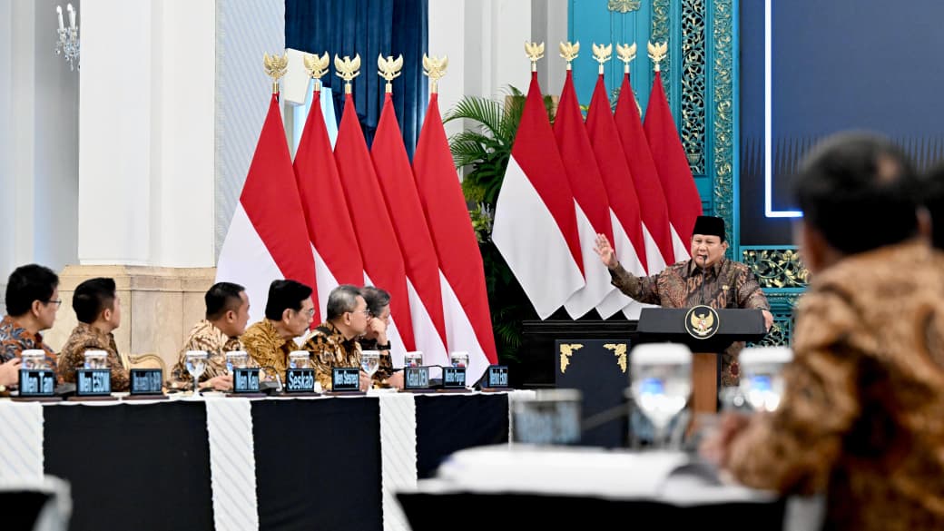 Presiden Prabowo Subianto Pimpin Sidang Kabinet Paripurna dalam satu tahun pemerintahan membahas berbagai sektor, Ekonomi,Pangan, Energi,Kemiskinan dan SDM (Ashar/Foto: BiroSetpres/SinPo.id)