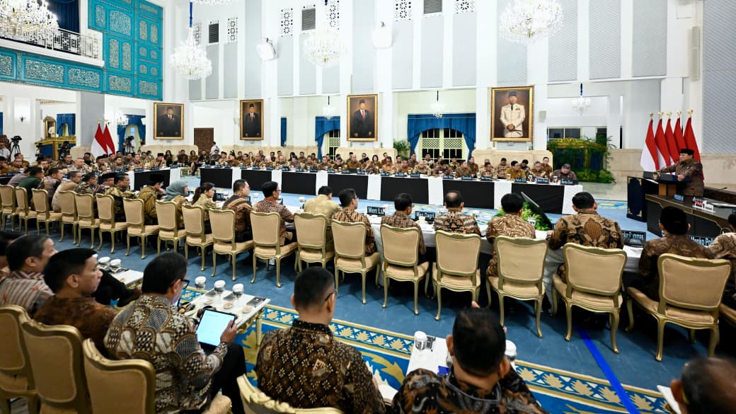 Presiden Prabowo Subianto Pimpin Sidang Kabinet Paripurna dalam satu tahun pemerintahan membahas berbagai sektor, Ekonomi,Pangan, Energi,Kemiskinan dan SDM (Ashar/Foto: BiroSetpres/SinPo.id)