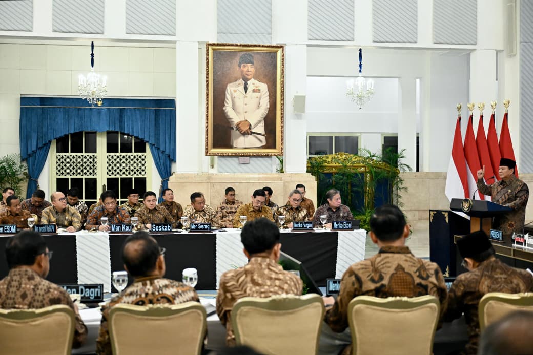 Presiden Prabowo Subianto Pimpin Sidang Kabinet Paripurna dalam satu tahun pemerintahan membahas berbagai sektor, Ekonomi,Pangan, Energi,Kemiskinan dan SDM (Ashar/Foto: BiroSetpres/SinPo.id)