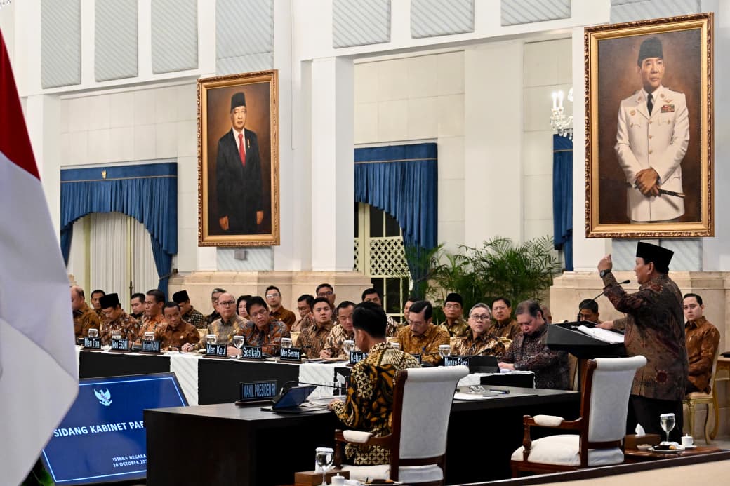 Presiden Prabowo Subianto Pimpin Sidang Kabinet Paripurna dalam satu tahun pemerintahan membahas berbagai sektor, Ekonomi,Pangan, Energi,Kemiskinan dan SDM (Ashar/Foto: BiroSetpres/SinPo.id)