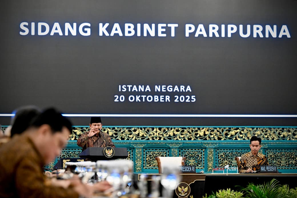 Presiden Prabowo Subianto Pimpin Sidang Kabinet Paripurna dalam satu tahun pemerintahan membahas berbagai sektor, Ekonomi,Pangan, Energi,Kemiskinan dan SDM (Ashar/Foto: BiroSetpres/SinPo.id)