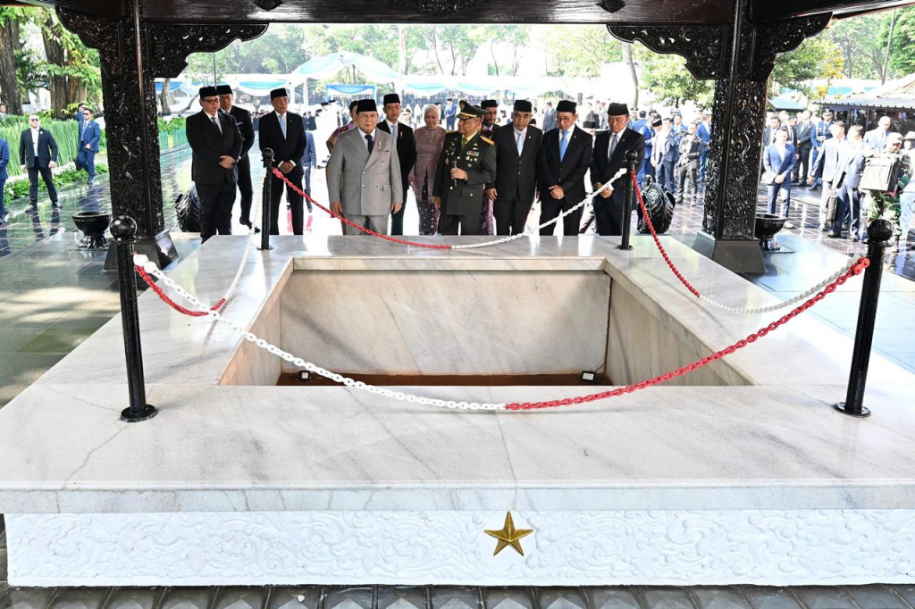 Presiden Prabowo Pimpin Upacara Hari Kesaktian Pancasila di Monumen Kesaktian Pancasila, Lubang Buaya (Ashar/Foto: BiroSetpres/SinPo.id)