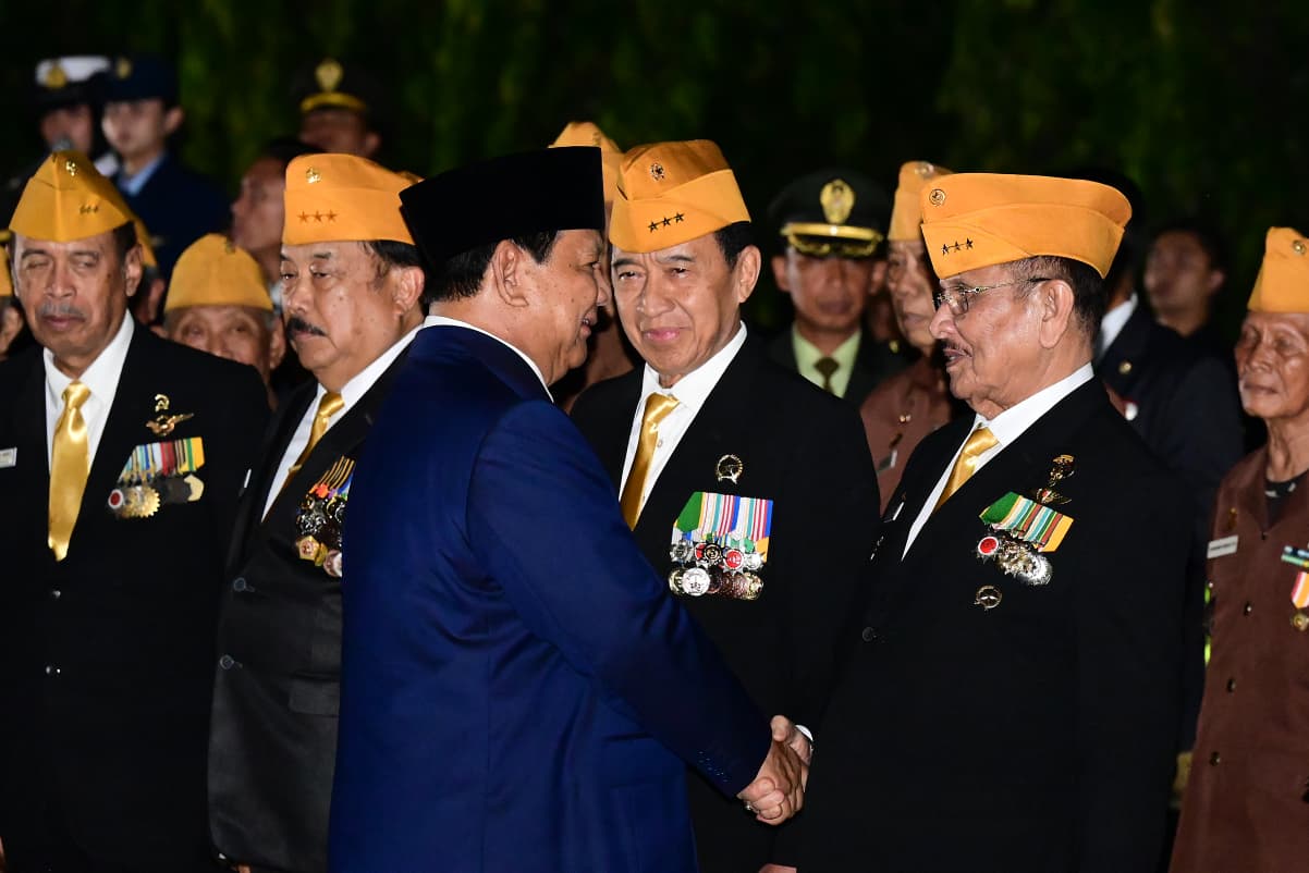 Presiden Prabowo Pimpin Upacara Peringati Hari Pahlawan di TMP Kalibata (Ashar/Foto: BiroSetpres/SinPo.id)