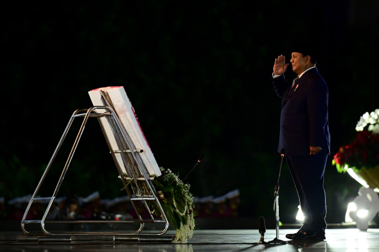 Presiden Prabowo Pimpin Upacara Peringati Hari Pahlawan di TMP Kalibata (Ashar/Foto: BiroSetpres/SinPo.id)