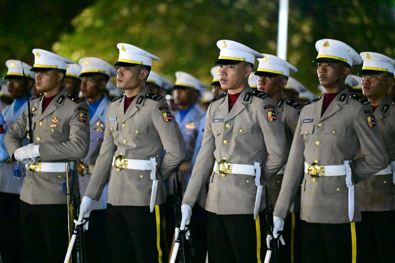 Presiden Prabowo Pimpin Upacara Peringati Hari Pahlawan di TMP Kalibata (Ashar/Foto: BiroSetpres/SinPo.id)