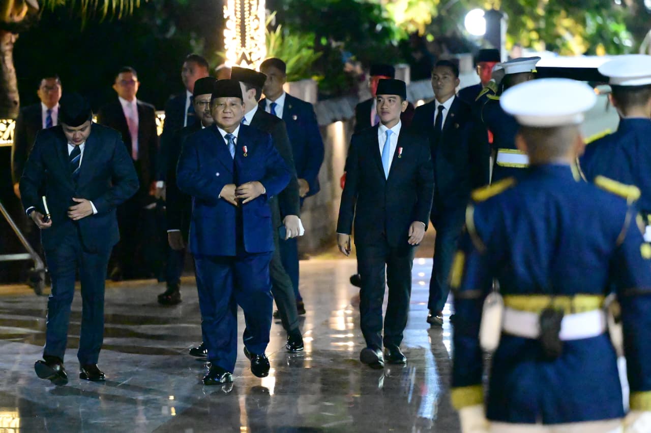 Presiden Prabowo Pimpin Upacara Peringati Hari Pahlawan di TMP Kalibata (Ashar/Foto: BiroSetpres/SinPo.id)