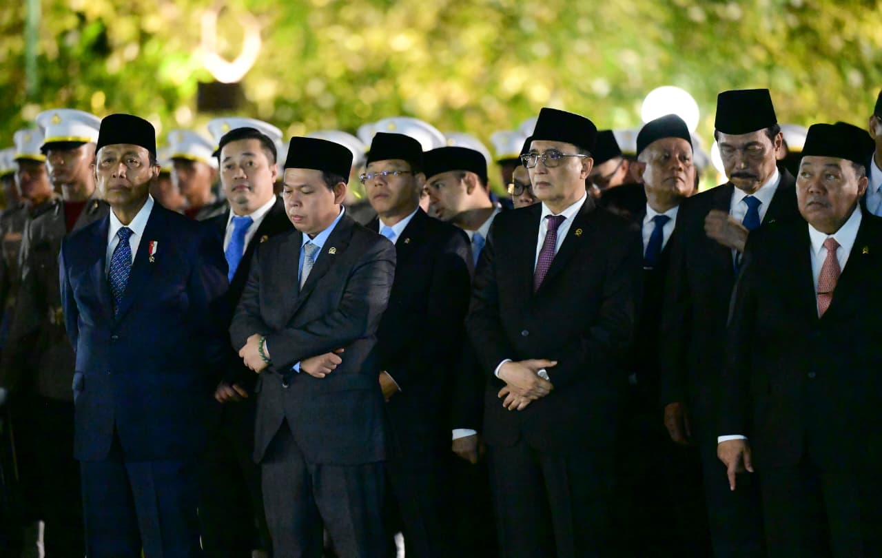 Presiden Prabowo Pimpin Upacara Peringati Hari Pahlawan di TMP Kalibata (Ashar/Foto: BiroSetpres/SinPo.id)