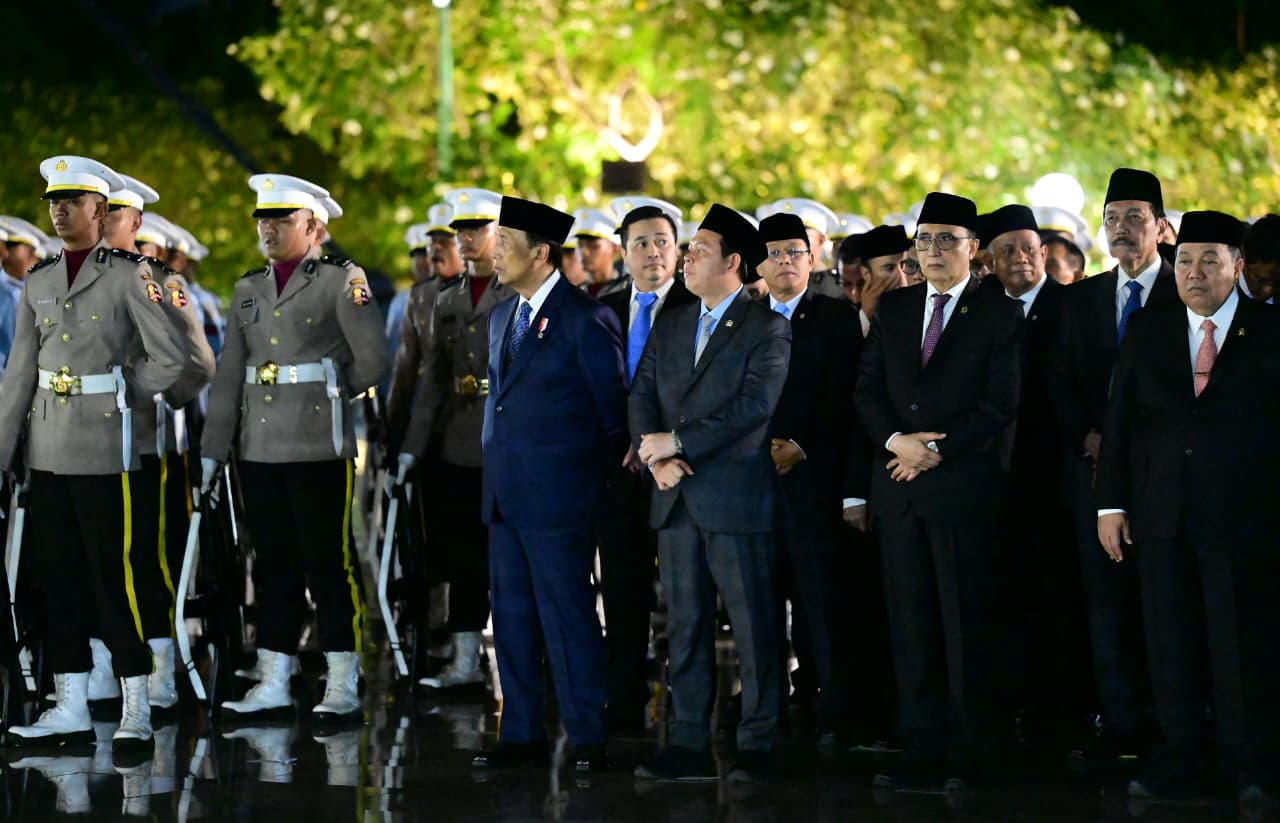 Presiden Prabowo Pimpin Upacara Peringati Hari Pahlawan di TMP Kalibata (Ashar/Foto: BiroSetpres/SinPo.id)