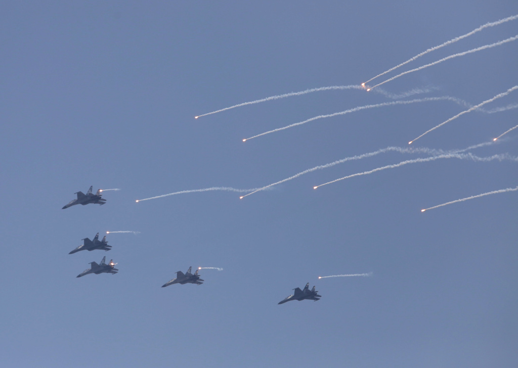 Presiden Prabowo Subianto memimpin Upacara HUT ke-80 TNI di Monas (Ashar/SinPo.id)