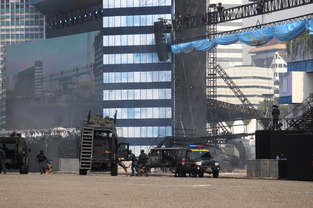 Presiden Prabowo Subianto memimpin Upacara HUT ke-80 TNI di Monas (Ashar/SinPo.id)