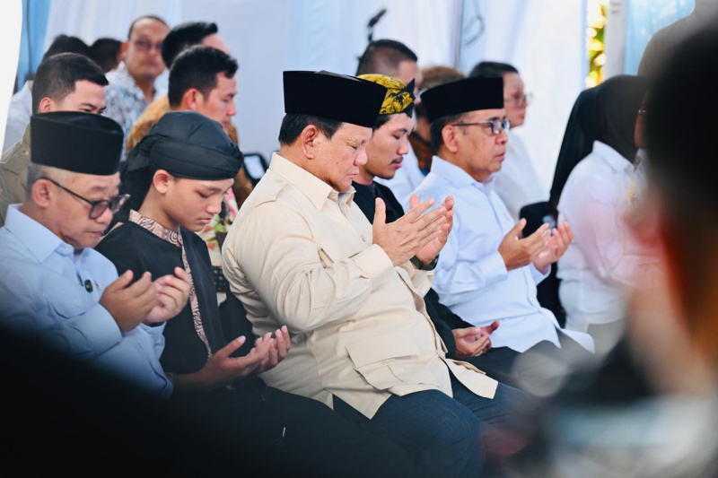 Presiden Prabowo Subianto resmi luncurkan Program Hasil Terbaik Cepat (PHTC) dalam peringati Hari Pendidikan Nasional (Ashar/Foto:Laily-Setpres/SinPo.id)