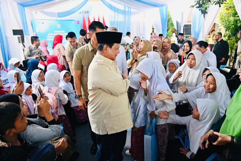 Presiden Prabowo Subianto resmi luncurkan Program Hasil Terbaik Cepat (PHTC) dalam peringati Hari Pendidikan Nasional (Ashar/Foto:Laily-Setpres/SinPo.id)