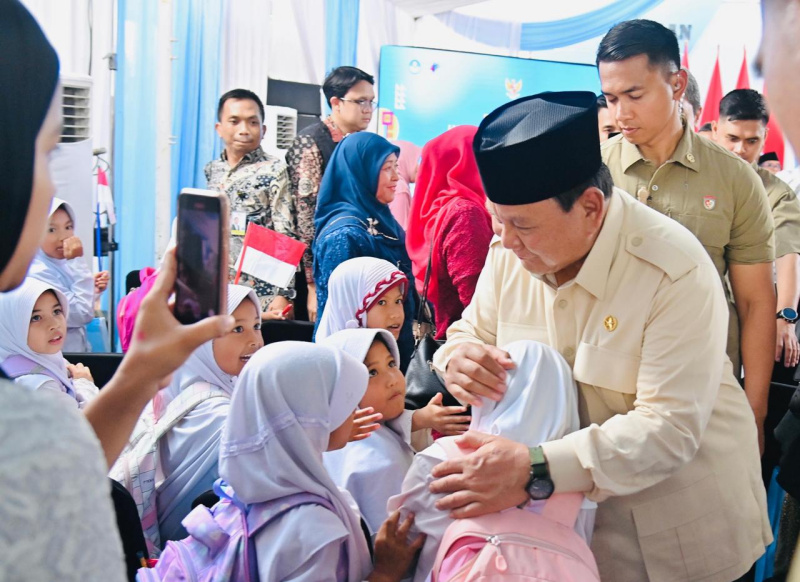 Presiden Prabowo Subianto resmi luncurkan Program Hasil Terbaik Cepat (PHTC) dalam peringati Hari Pendidikan Nasional (Ashar/Foto:Laily-Setpres/SinPo.id)