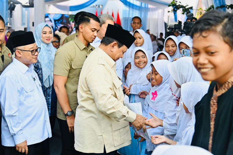 Presiden Prabowo Subianto resmi luncurkan Program Hasil Terbaik Cepat (PHTC) dalam peringati Hari Pendidikan Nasional (Ashar/Foto:Laily-Setpres/SinPo.id)