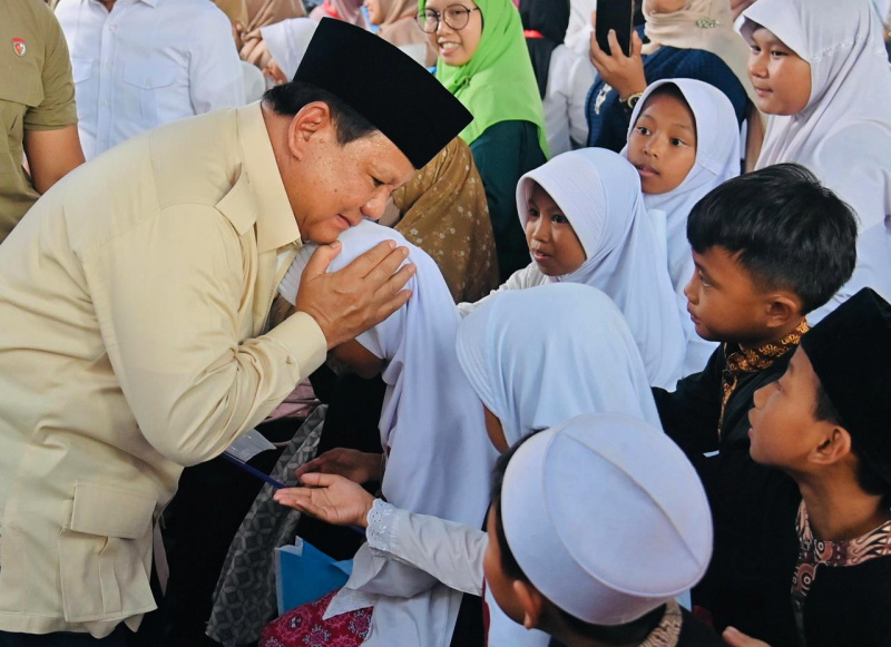 Presiden Prabowo Subianto resmi luncurkan Program Hasil Terbaik Cepat (PHTC) dalam peringati Hari Pendidikan Nasional (Ashar/Foto:Laily-Setpres/SinPo.id)