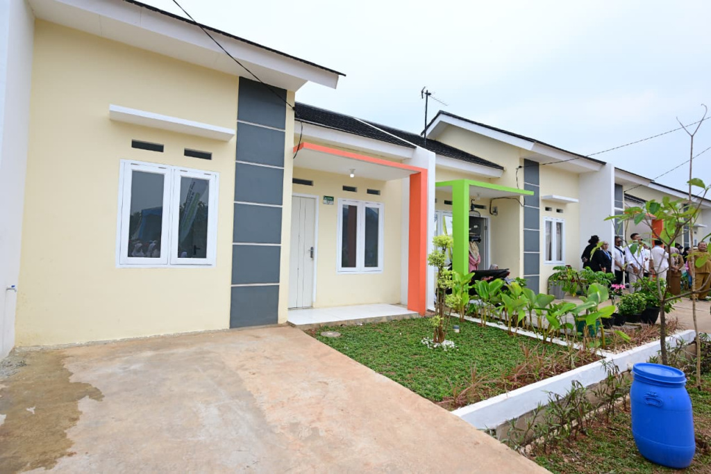 Presiden Prabowo bagikan rumah KPR sebanyak 26.000 unit (Ashar/Foto: BiroSetpres/SinPo.id)