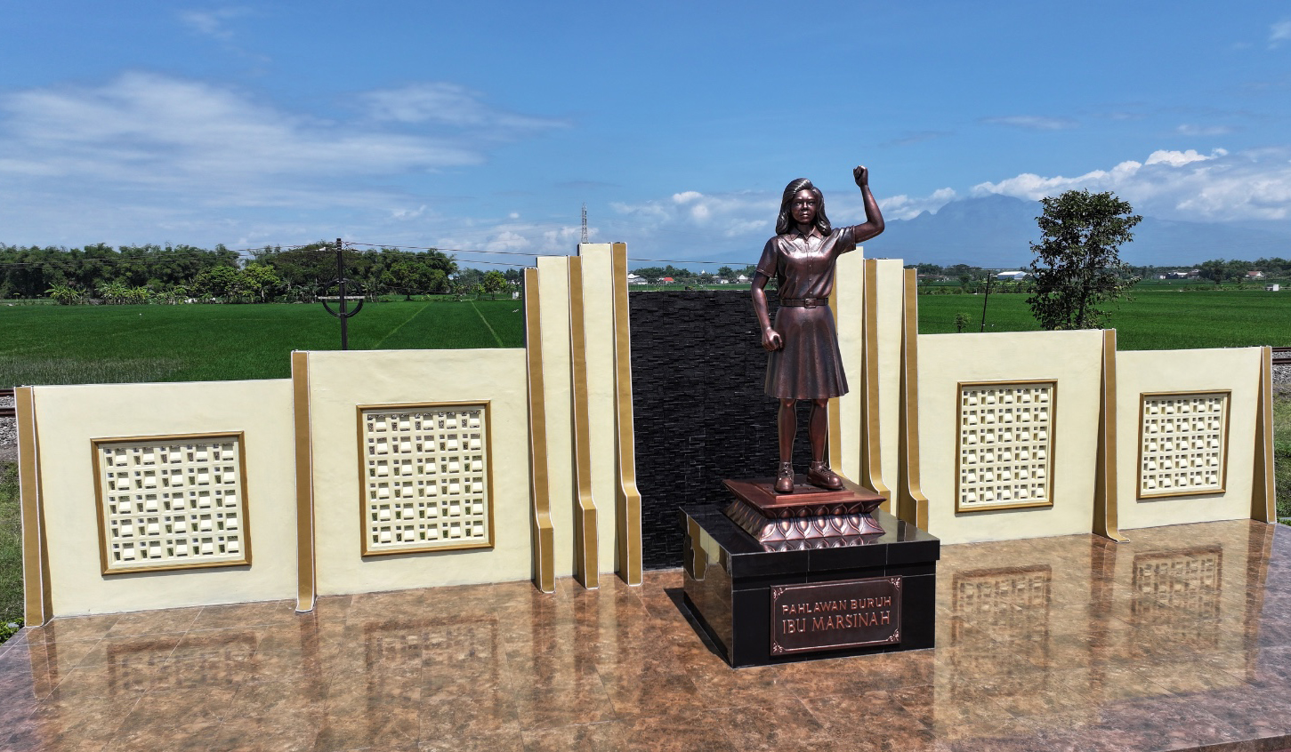 Prabowo resmikan museum ibu Marsinah. (Agus Priatna/BPMI Setpres/SinPo.id)