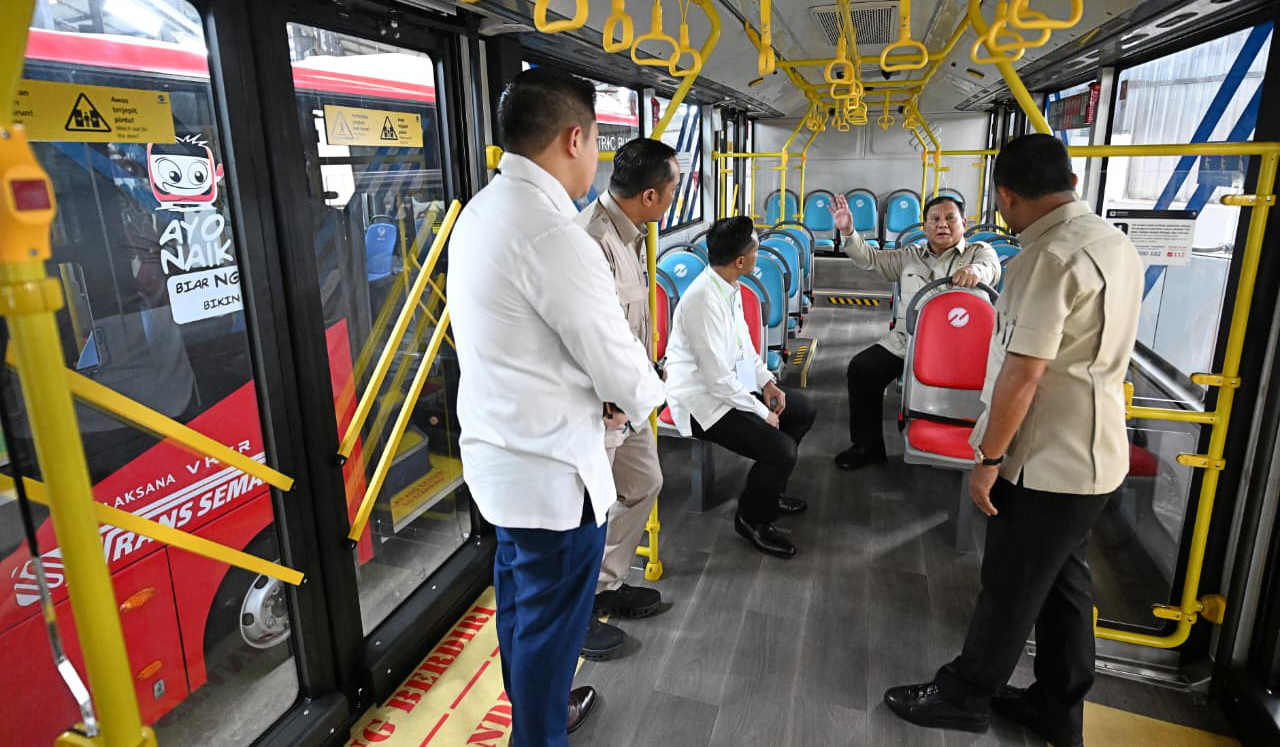 Presiden Prabowo resmikan pabrik kendaraan listrik. (Agus Priatna/SinPo.id/BPMI Setpres)