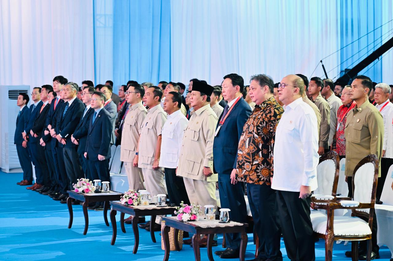 Presiden Prabowo Subianto meresmikan Proyek Hilirisasi Minyak dan Gas PT Lotte Chemical Indonesia di Cilegon (Ashar/Foto:BiroSetpres/SinPo.id)