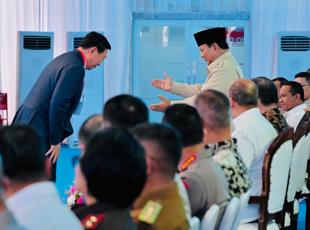 Presiden Prabowo Subianto meresmikan Proyek Hilirisasi Minyak dan Gas PT Lotte Chemical Indonesia di Cilegon (Ashar/Foto:BiroSetpres/SinPo.id)