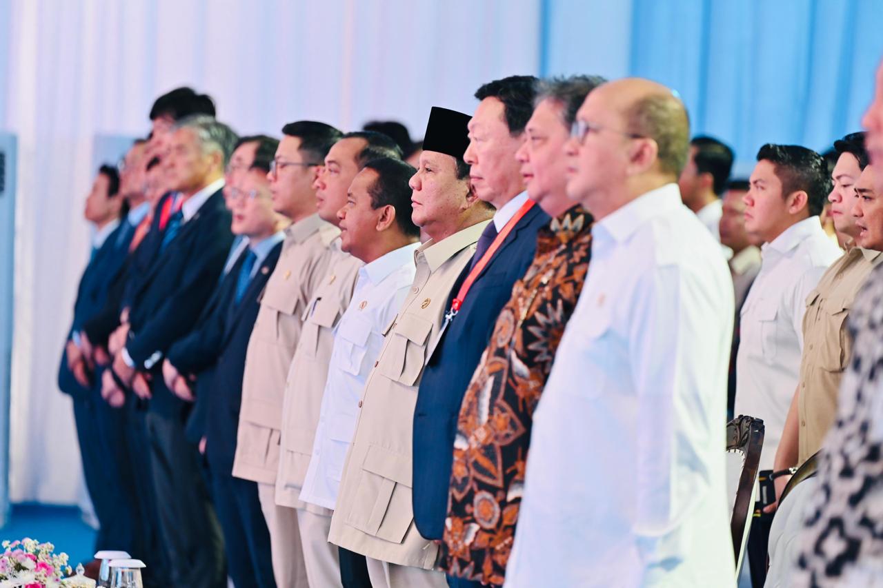 Presiden Prabowo Subianto meresmikan Proyek Hilirisasi Minyak dan Gas PT Lotte Chemical Indonesia di Cilegon (Ashar/Foto:BiroSetpres/SinPo.id)