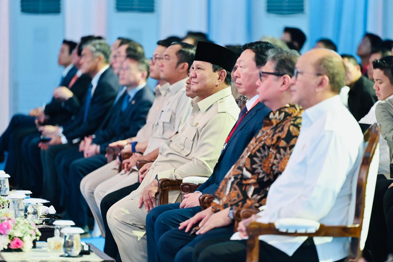 Presiden Prabowo Subianto meresmikan Proyek Hilirisasi Minyak dan Gas PT Lotte Chemical Indonesia di Cilegon (Ashar/Foto:BiroSetpres/SinPo.id)
