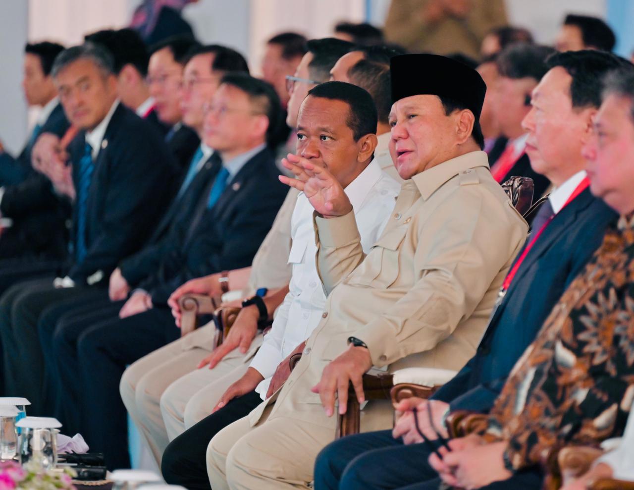Presiden Prabowo Subianto meresmikan Proyek Hilirisasi Minyak dan Gas PT Lotte Chemical Indonesia di Cilegon (Ashar/Foto:BiroSetpres/SinPo.id)
