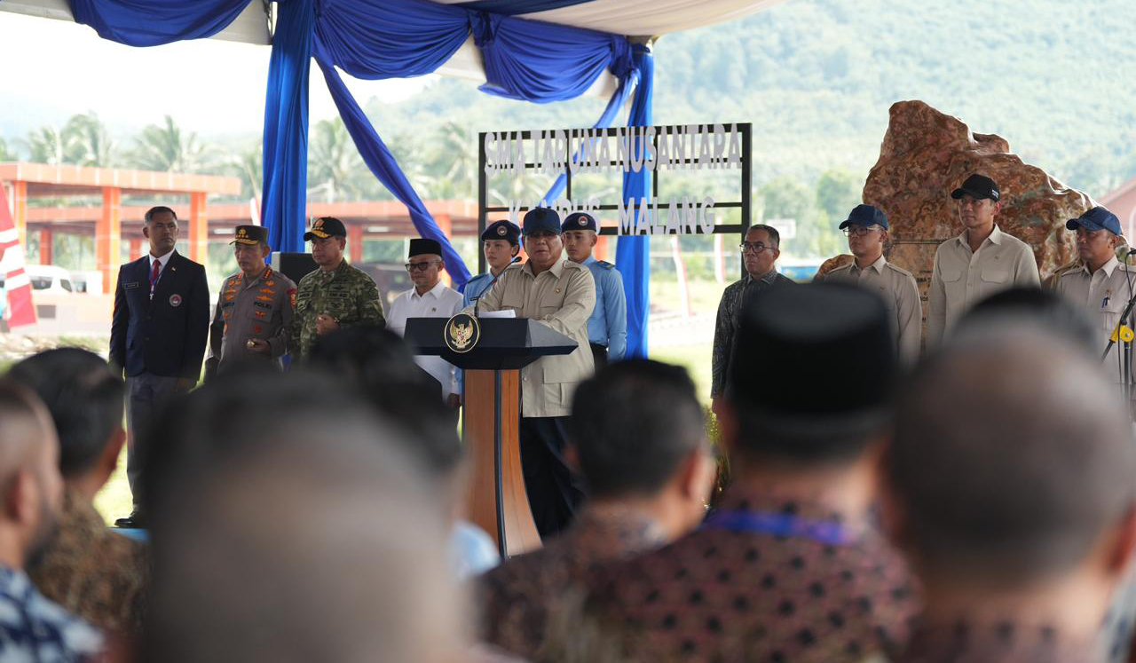 Prabowo resmikan SMA Tarnus Kampung Malang.
