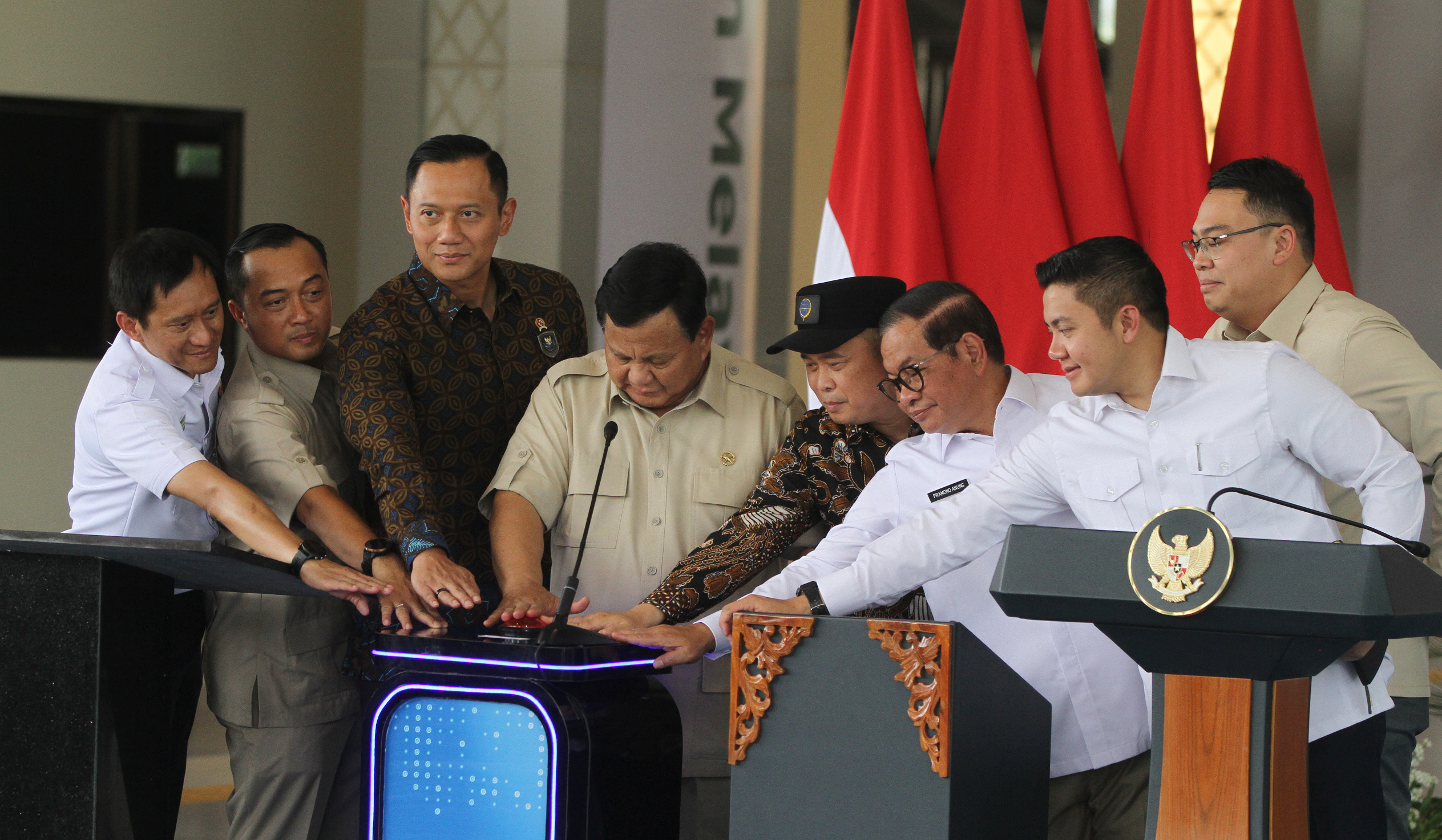 Prabowo resmikan Stasiun Tanah Abang. (Agus Priatna/SinPo.id)