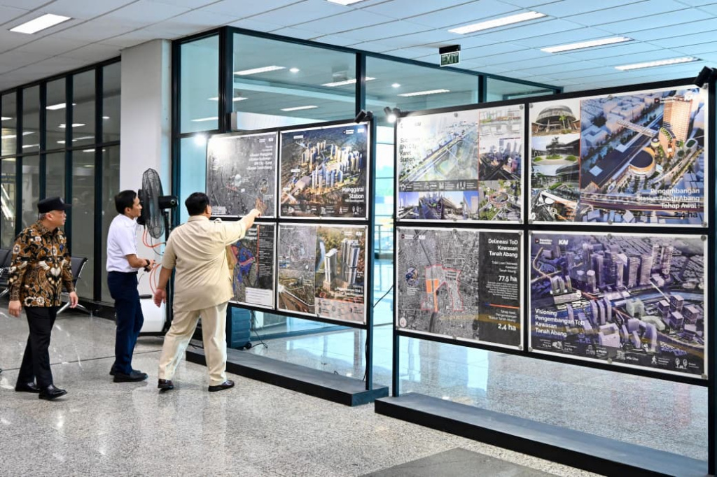 Presiden Prabowo Subianto meresmikan Stasiun Tanah Abang Baru(Ashar/Foto: BiroSetpres/SinPo.id)