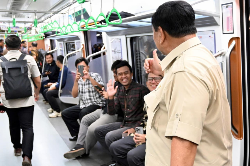 Presiden Prabowo Subianto meresmikan Stasiun Tanah Abang Baru(Ashar/Foto: BiroSetpres/SinPo.id)