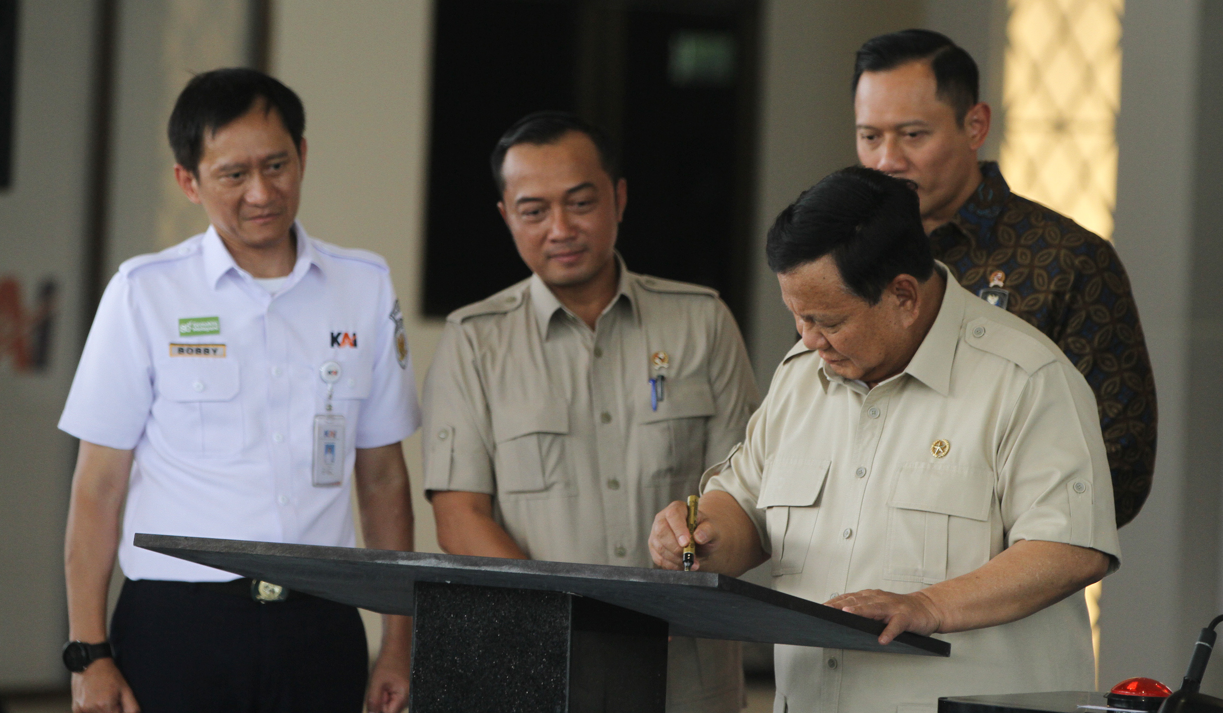 Prabowo resmikan Stasiun Tanah Abang. (Agus Priatna/SinPo.id)