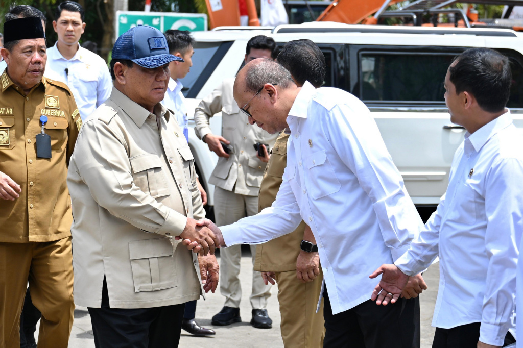 Presiden Prabowo Subianto saksikan penyerahan barang rampasan aset dari tambang ilegal kepada PT Timah (Ashar/Foto: BiroSetpres/SinPo.id)