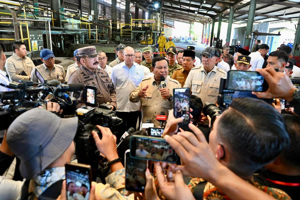 Presiden Prabowo Subianto saksikan penyerahan barang rampasan aset dari tambang ilegal kepada PT Timah (Ashar/Foto: BiroSetpres/SinPo.id)