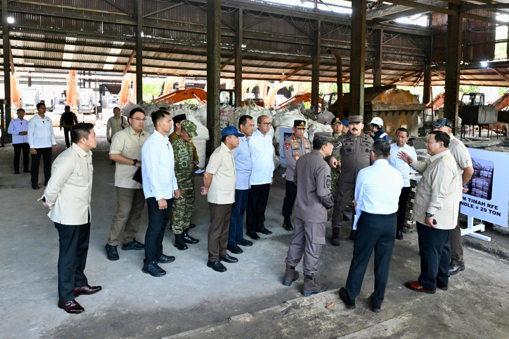 Presiden Prabowo Subianto saksikan penyerahan barang rampasan aset dari tambang ilegal kepada PT Timah (Ashar/Foto: BiroSetpres/SinPo.id)