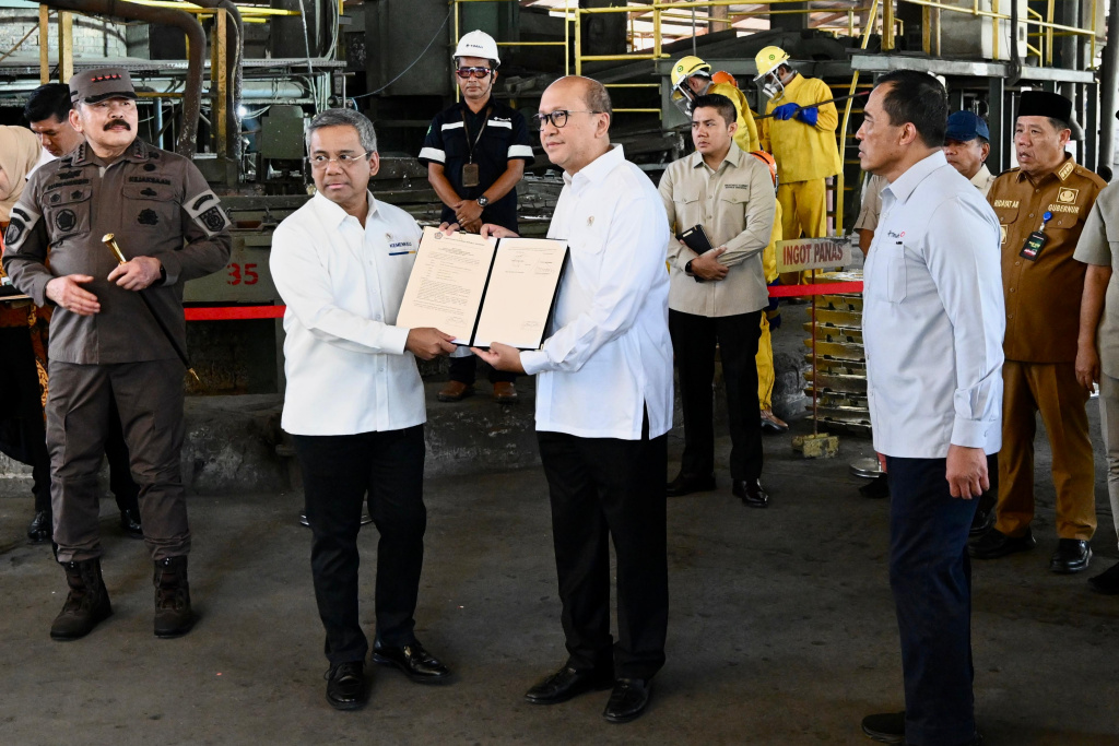 Presiden Prabowo Subianto saksikan penyerahan barang rampasan aset dari tambang ilegal kepada PT Timah (Ashar/Foto: BiroSetpres/SinPo.id)