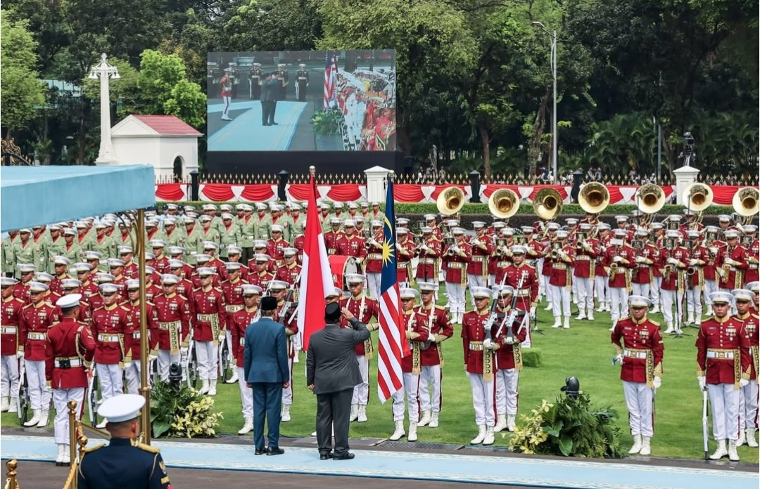Presiden Prabowo Subianto sambut hangat kunjungan PM Malaysia Dato' Seri Anwar Ibrahim dengan pasukan jajar kehormatan di Istana Merdeka (Ashar/Foto:Biro-Setpres/SinPo.id)