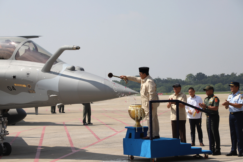 Presiden Prabowo Subianto menyerahkan Jet Tempur Rafale, Falcon 8, Radar dan Rudal buatan Prancis di Lanud Halim Perdanakusuma (Ashar/SinPo.id)