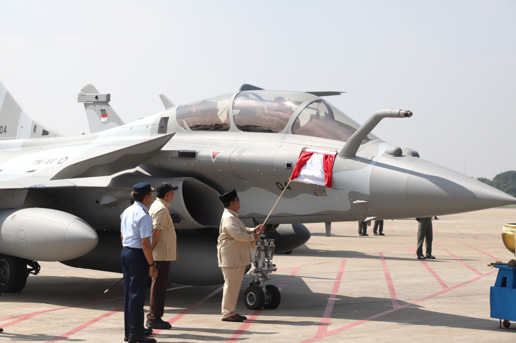 Presiden Prabowo Subianto menyerahkan Jet Tempur Rafale, Falcon 8, Radar dan Rudal buatan Prancis di Lanud Halim Perdanakusuma (Ashar/SinPo.id)