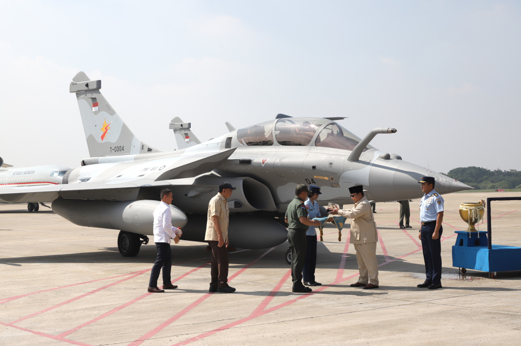Presiden Prabowo Subianto menyerahkan Jet Tempur Rafale, Falcon 8, Radar dan Rudal buatan Prancis di Lanud Halim Perdanakusuma (Ashar/SinPo.id)